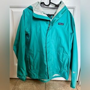 Patagonia women’s torrentshell rain jacket